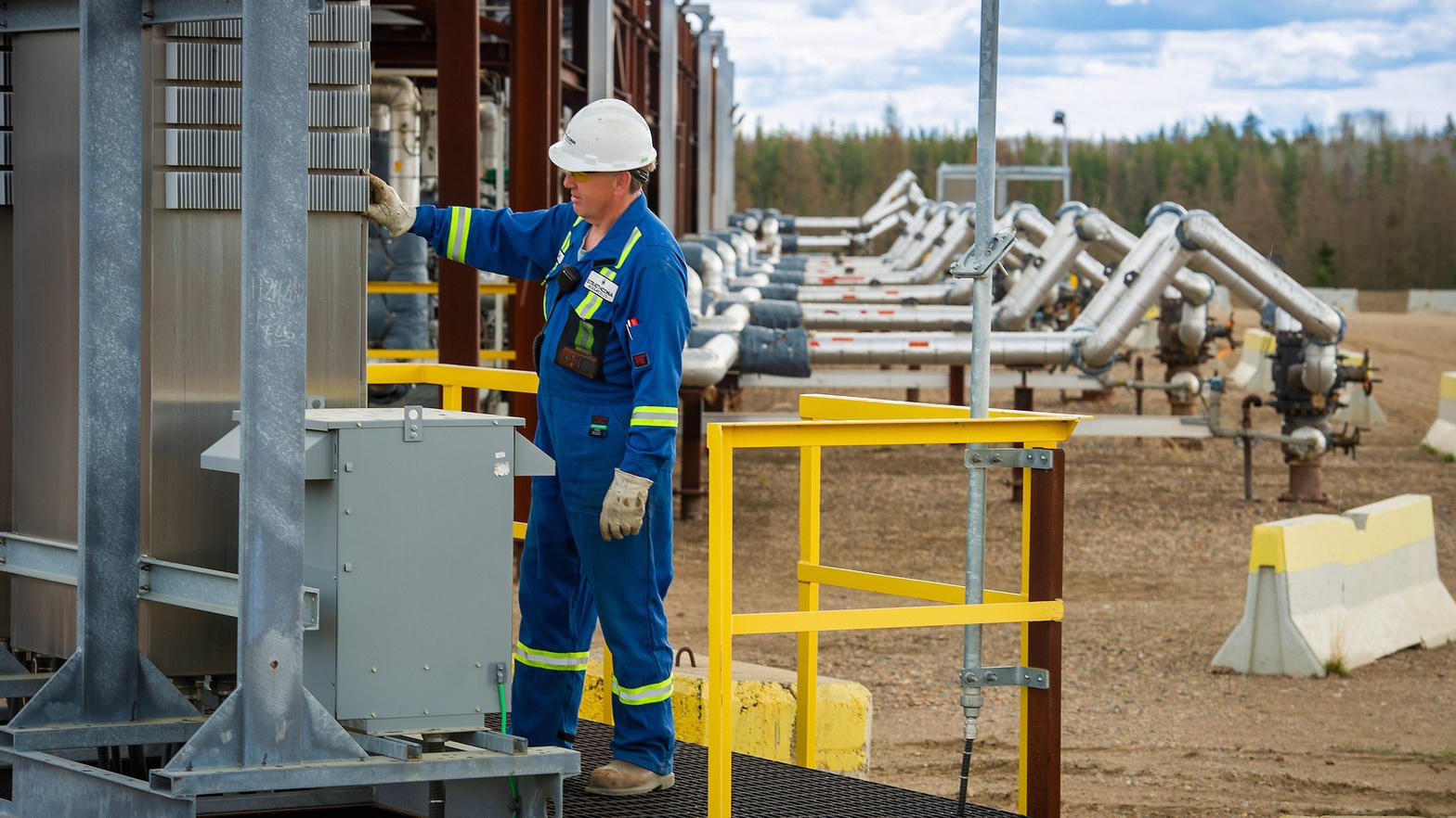 Site and vendor surveillance inspector on industrial site